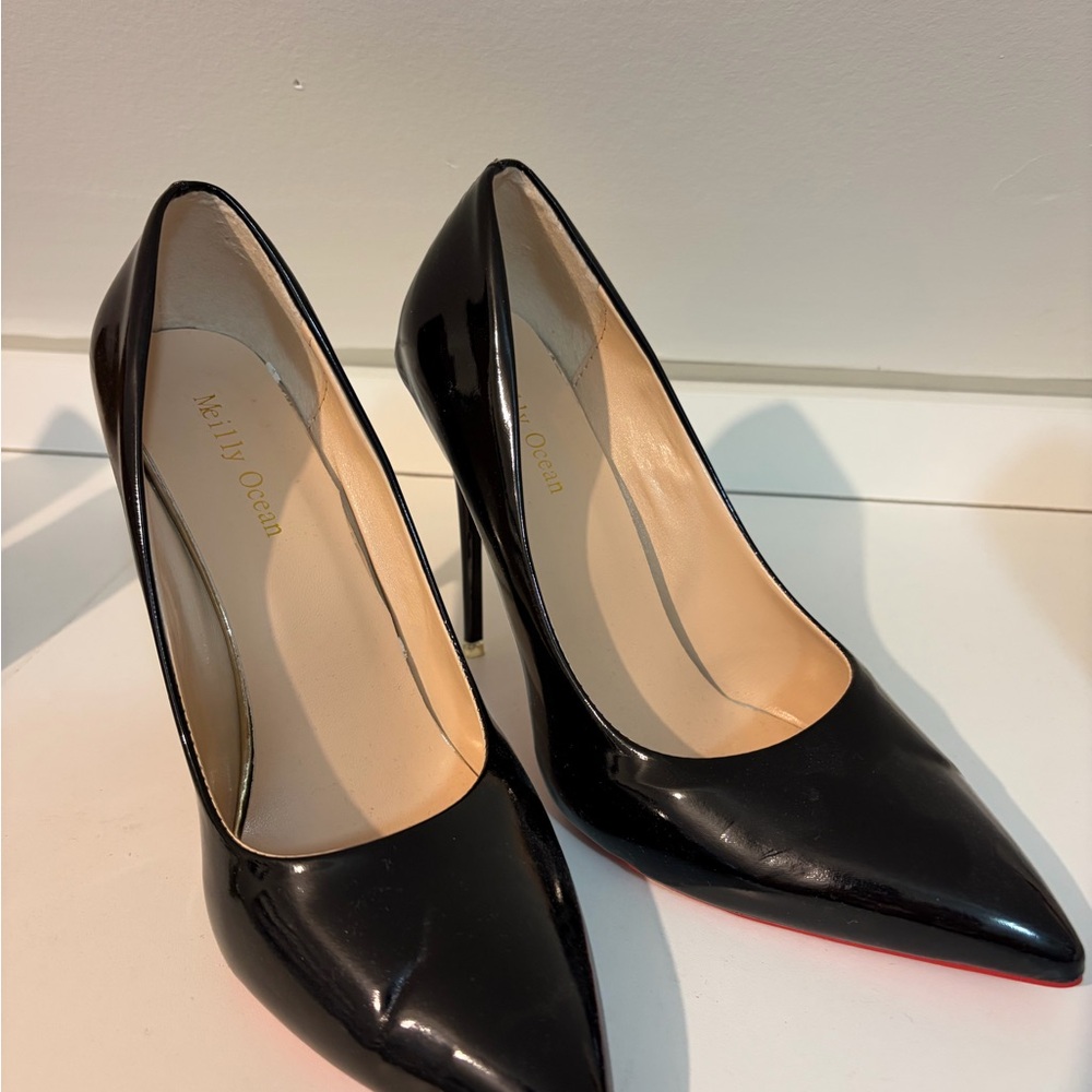 Source Unknown Black Patent Heels